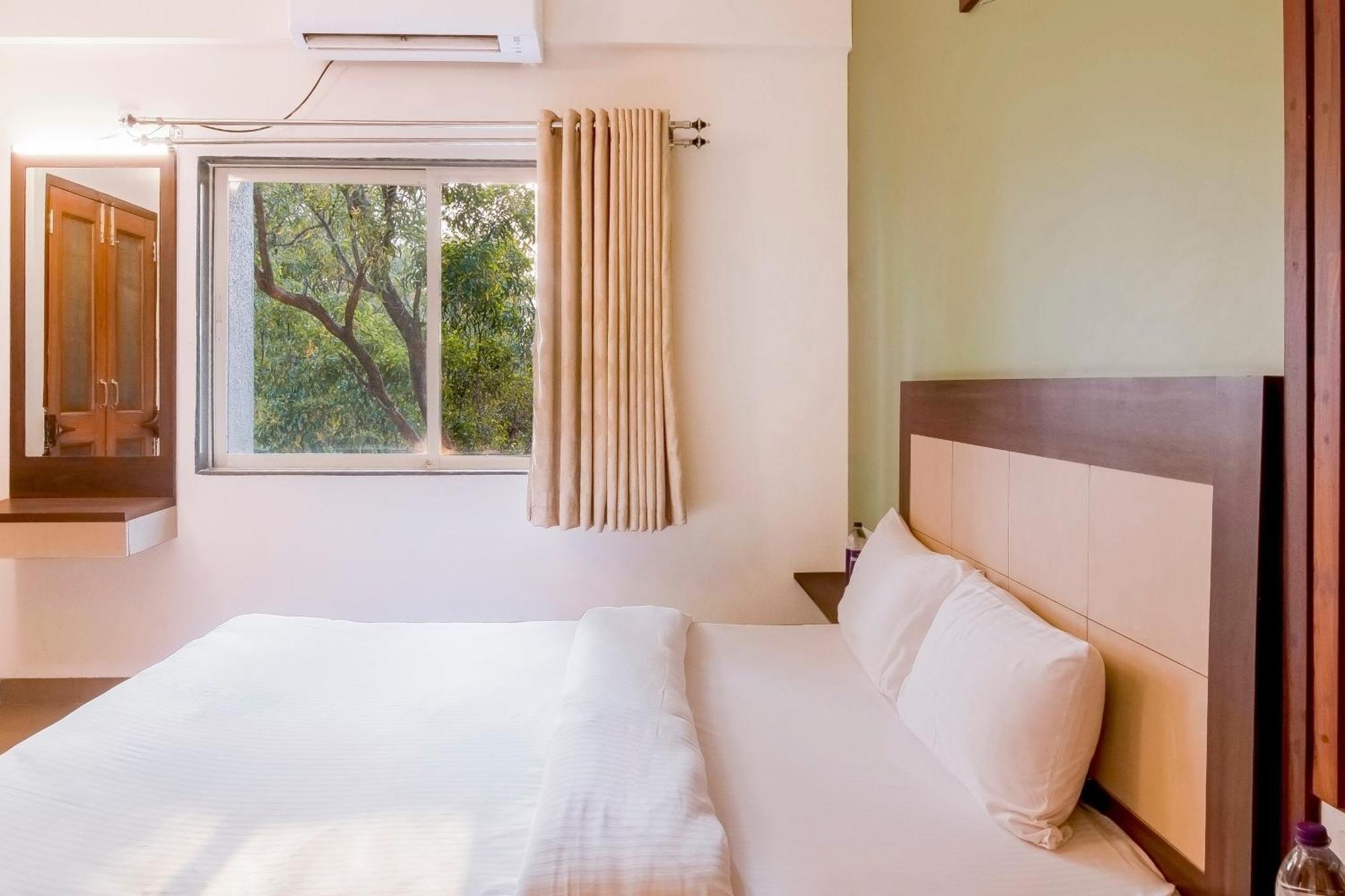 Sterling Stolen Heaven Lonavala Hotel Стая снимка